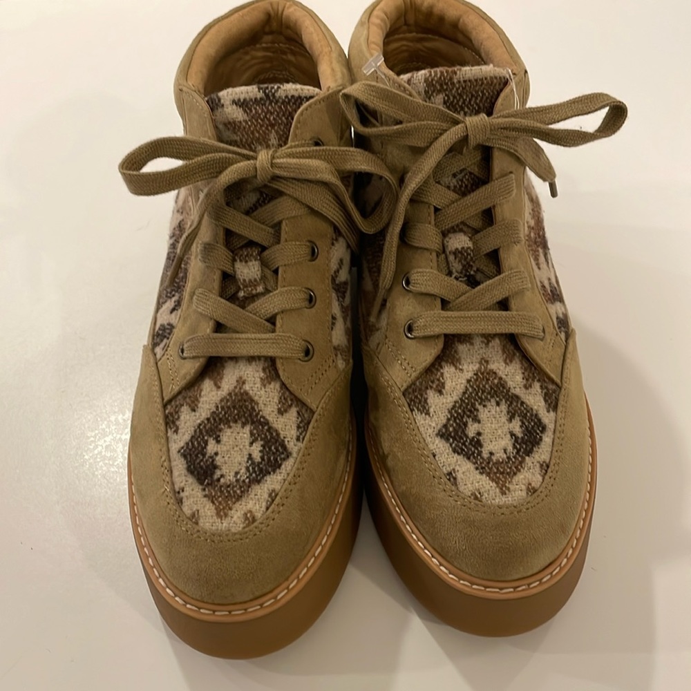 Zodiac Aztec Pattern tan ankle boot size 9.5